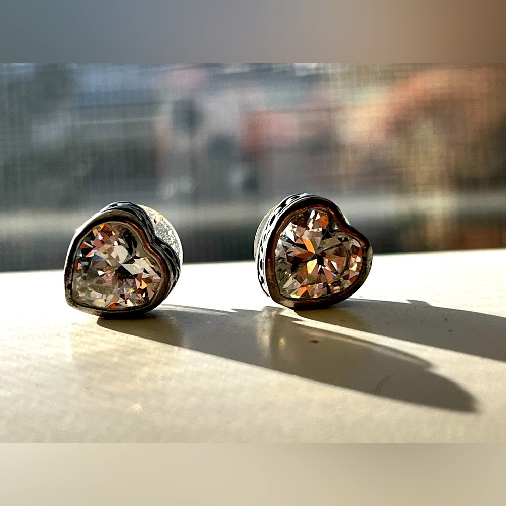 Montana Silversmiths Heart Post Earrings